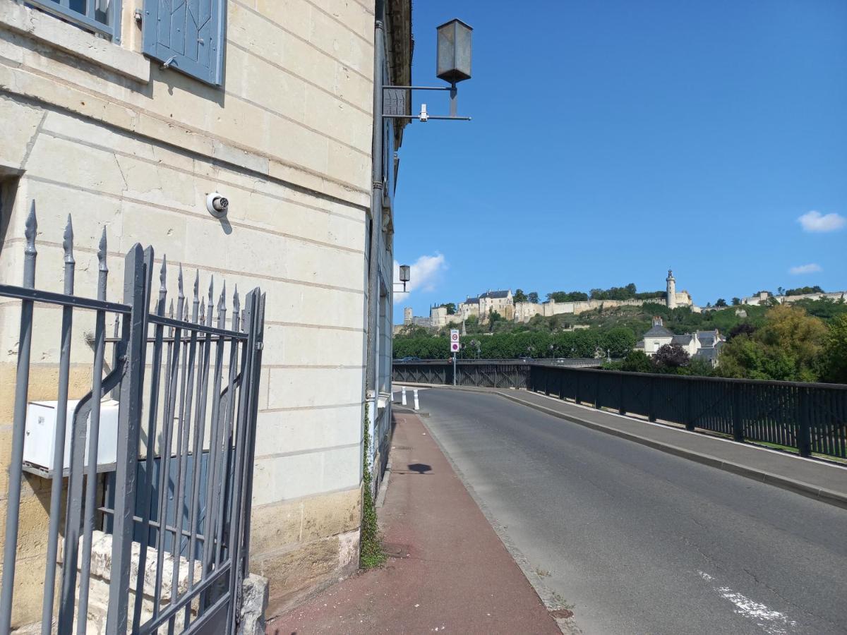 Agreable Maison De Ville Au Coeur De Chinon Bagian luar foto